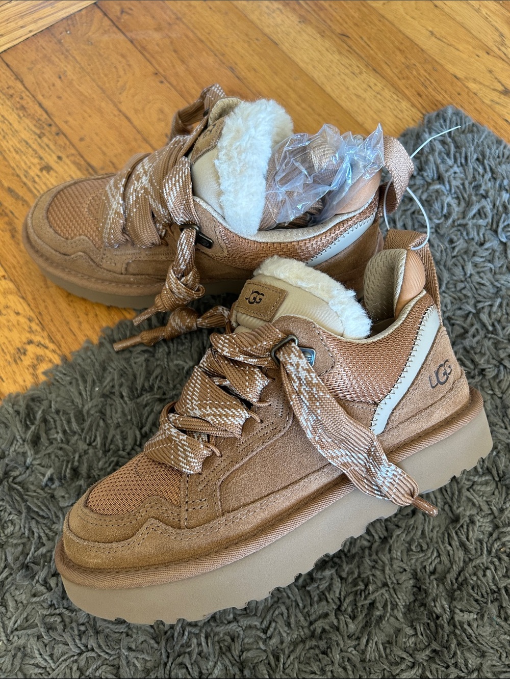 NWOT UGG Lowmel Sneakers in Chestnut Women's Size 5
